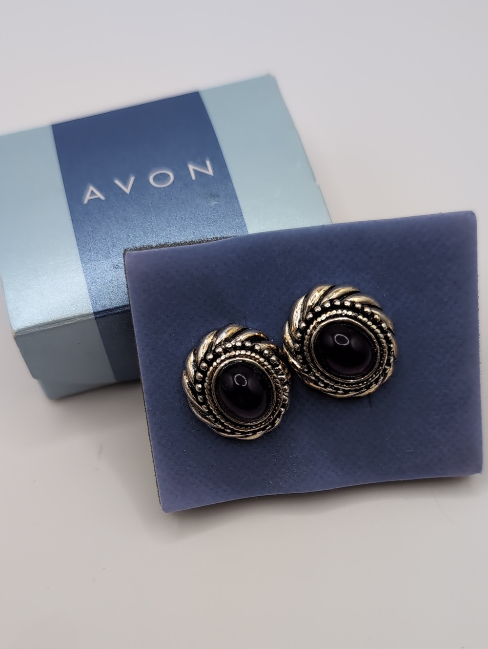 Vintage AVON 2003 Bold Amethyst Color Button Earrings Pierced NIB